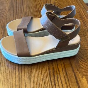 Sorel Platform sandal suze 6.5